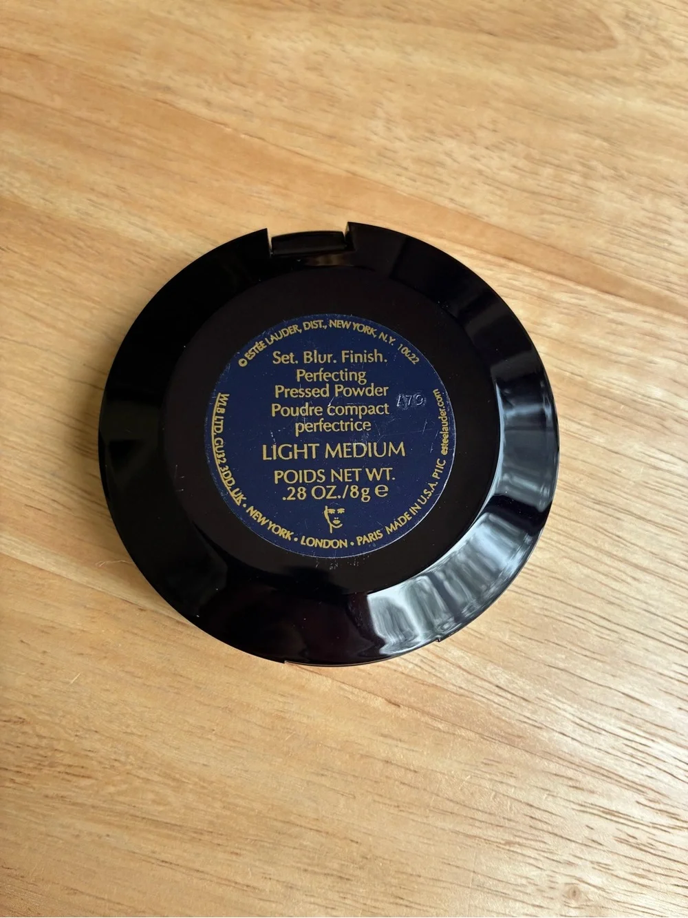 Estée Lauder Perfecting Pressed Powder - Light Medium (0.28 oz / 8g)